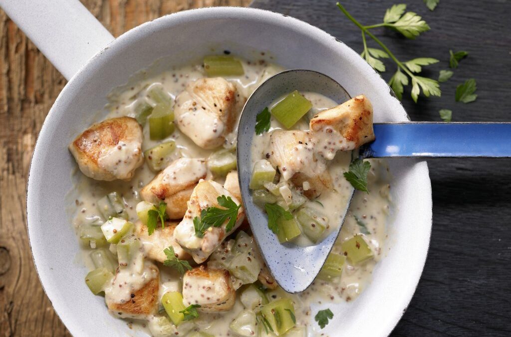 Schmorhähnchen  in cremiger Gurken-Senf-Sauce